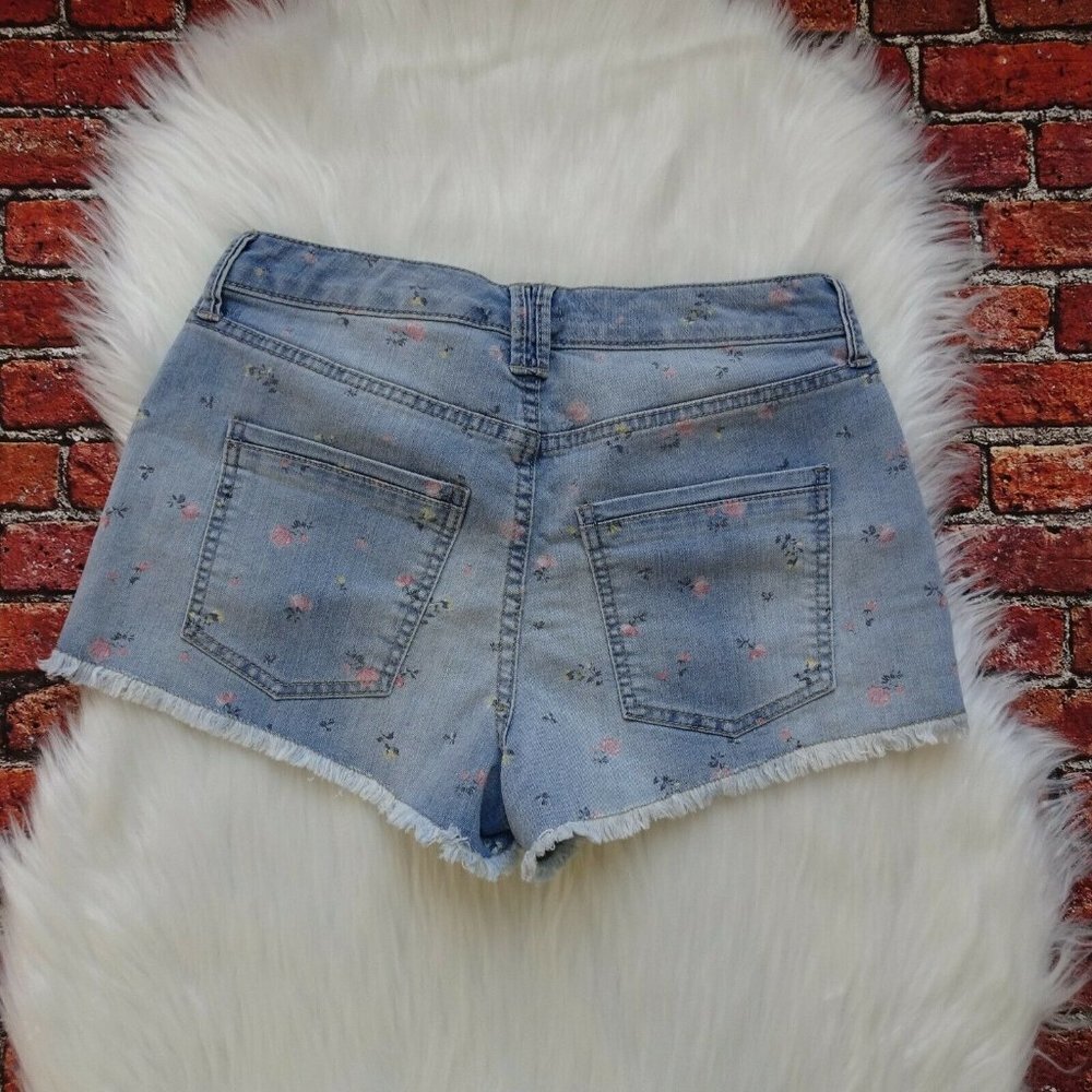 💰3/$25 Wild Fable Women's Denim Jean Shorts Cut-Off Floral Stretch Raw Hem  6 - Picture 2 of 12
